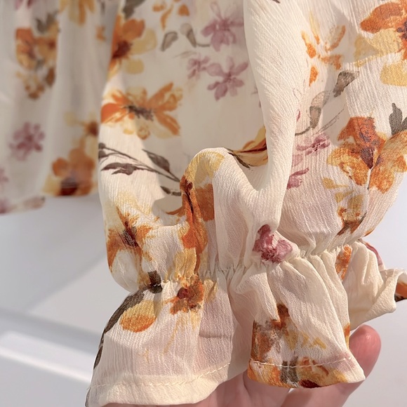 TRIXXI Floral Long Sleeve Blouse with Sweet Heart Neckline NWT - Picture 3 of 6